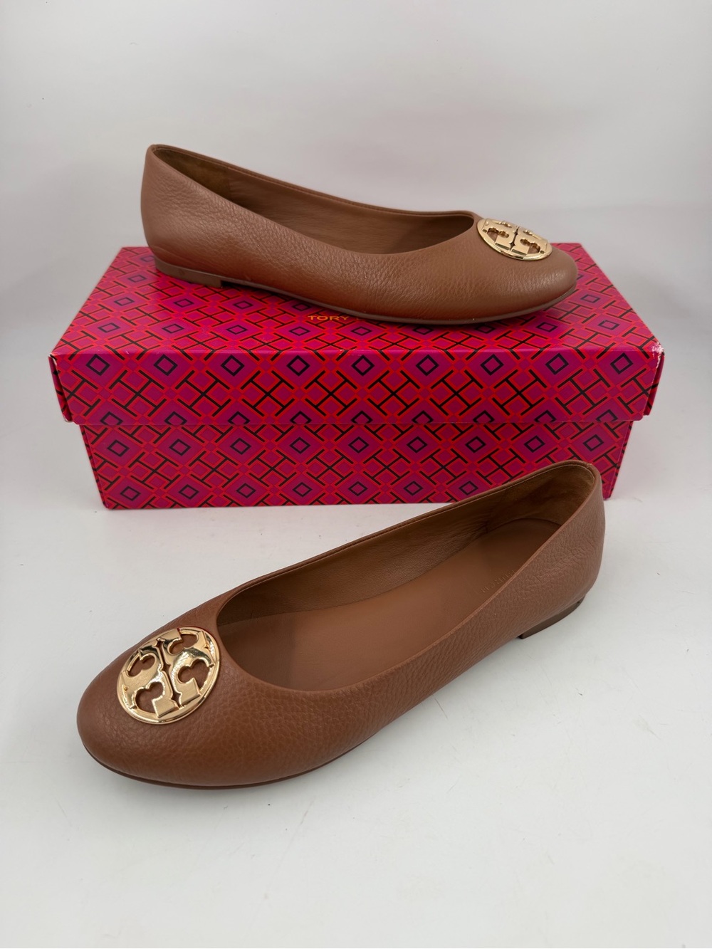 Tory Burch Womenβs Chelsea Royal Tan -SZ 8.5- Slip-On Ballet Flats Shoes